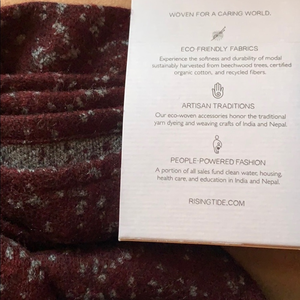 Rising Tide Scarf - Picture 2 of 4